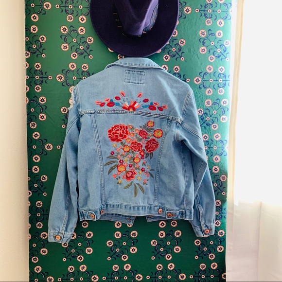 Forever 21 Jackets & Blazers - Forever 21 LA Floral Embroidered Jacket